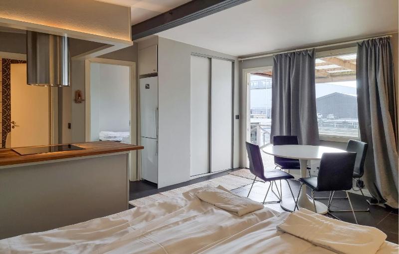 Gorgeous Apartment In Göteborg With Sauna - image 7