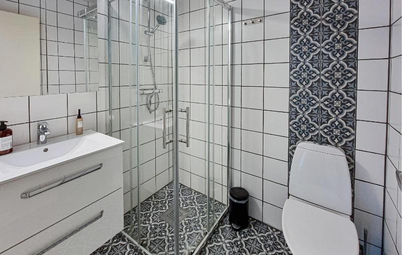 Gorgeous Apartment In Göteborg With Sauna - image 3