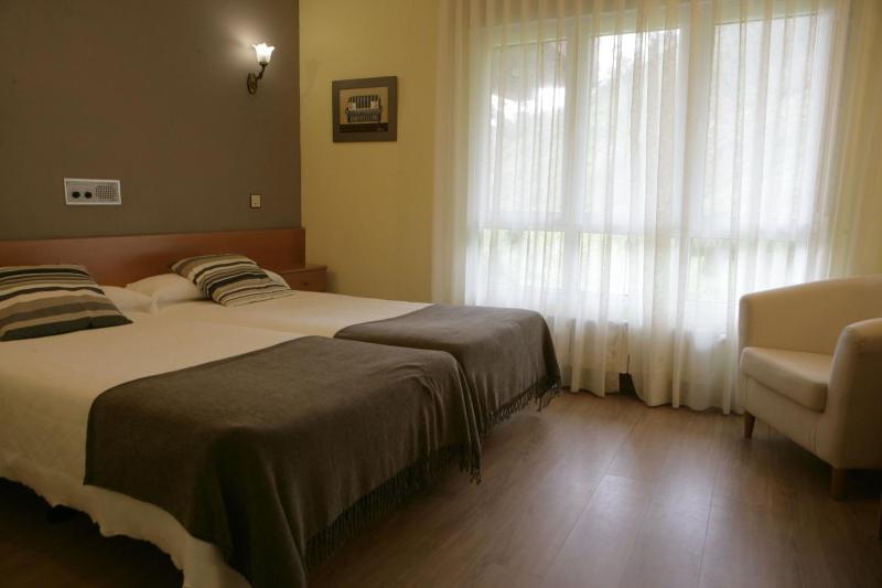 Double or Twin Room image 3