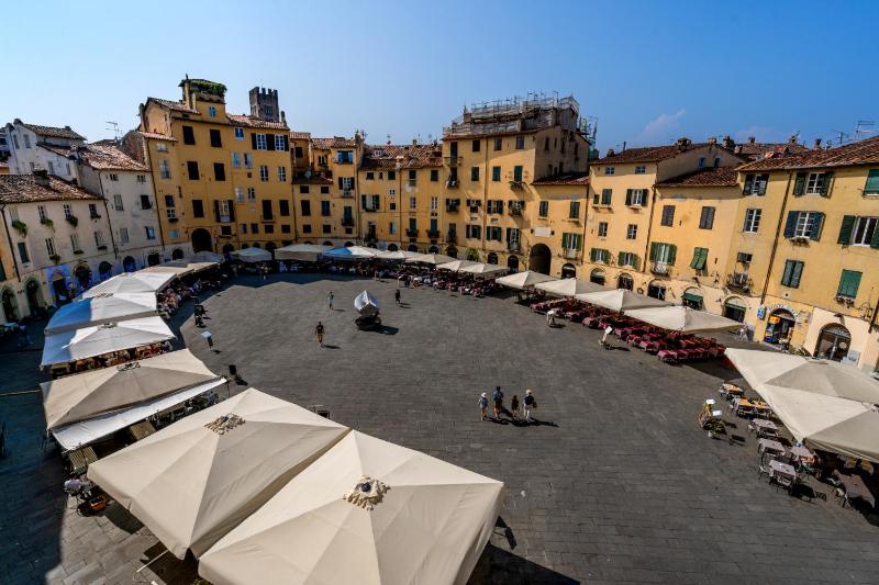 Welcome to Casa di Lucca - Your Friendly Retreat with Terrace and Parking - image 47