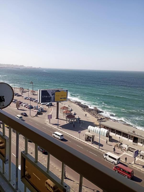 Modern Sea View Apartment in Prime Location - image 14