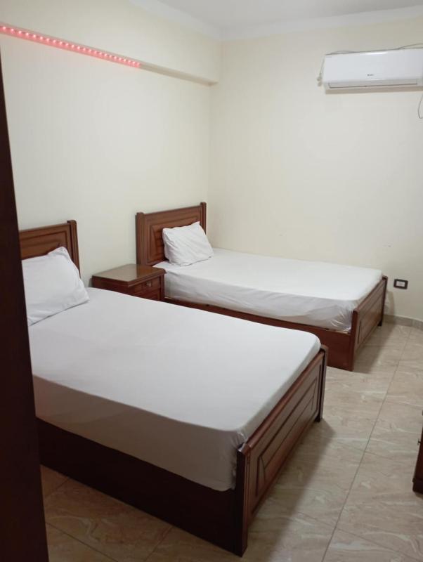 Modern Sea View Apartment in Prime Location - image 8