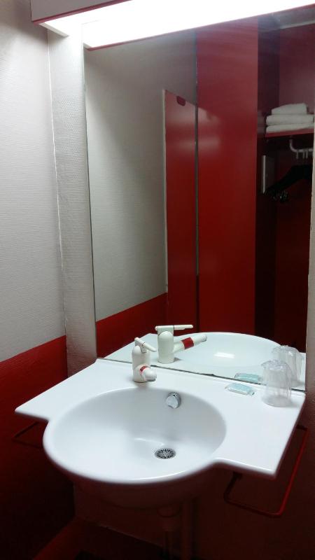 Triple Room- Double Bed + Single Bed- Occupancy 1 to 3 Pers. image 2