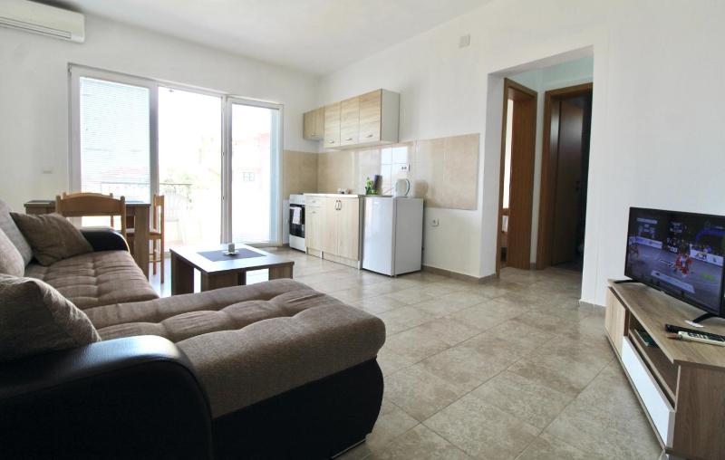 Cejovic Apartments & Pool - image 14
