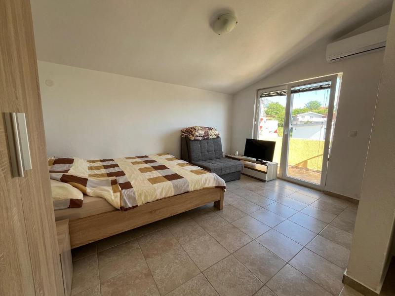 Cejovic Apartments & Pool - image 4