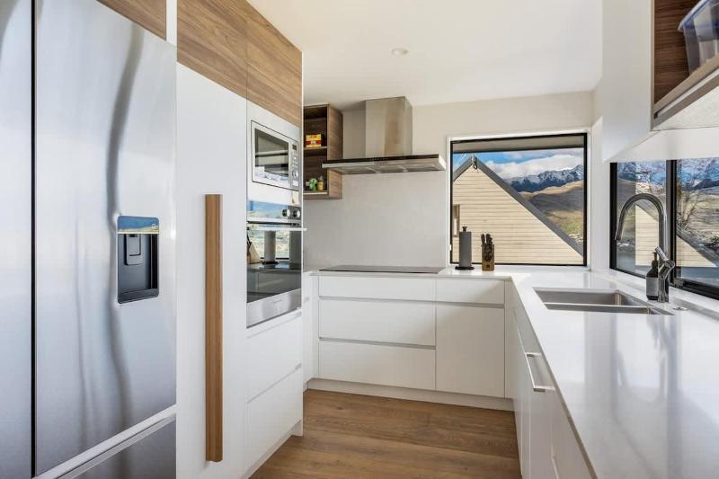 Earnslaw Terrace Luxury Villa-Hot Tub & Lake Views - image 39