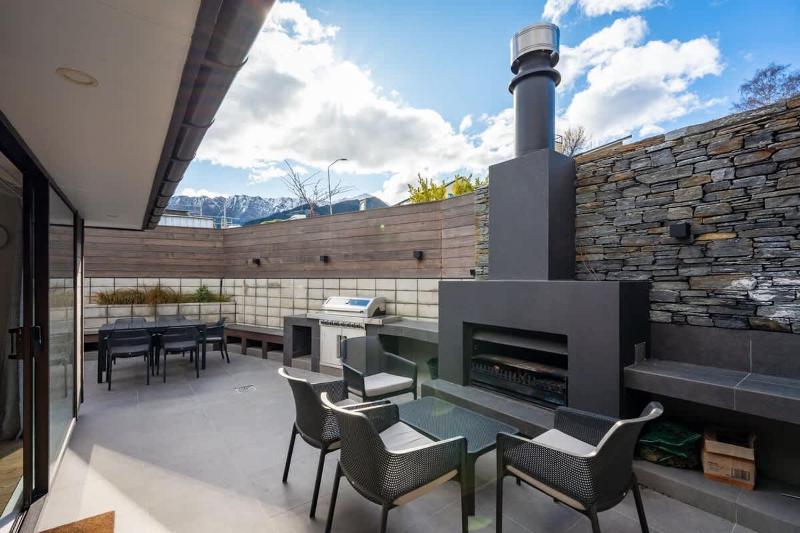 Earnslaw Terrace Luxury Villa-Hot Tub & Lake Views - image 36