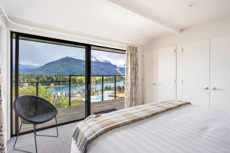 Earnslaw Terrace Luxury Villa-Hot Tub & Lake Views - image 30