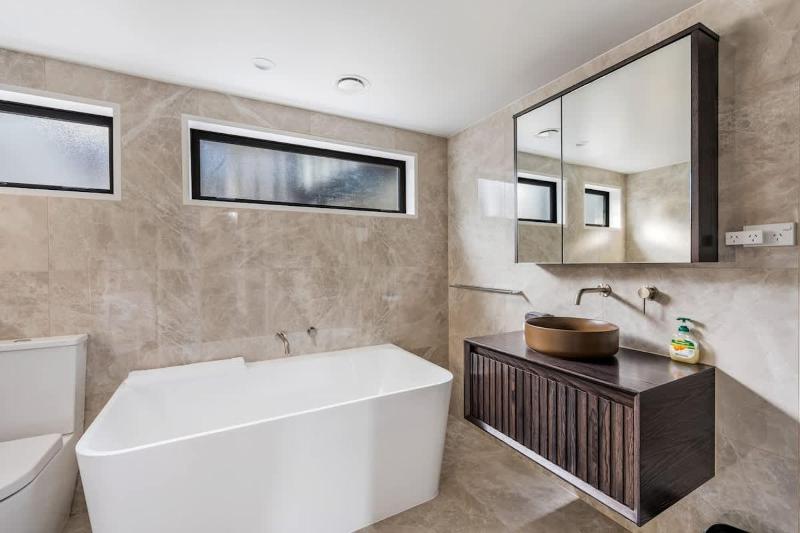 Earnslaw Terrace Luxury Villa-Hot Tub & Lake Views - image 38