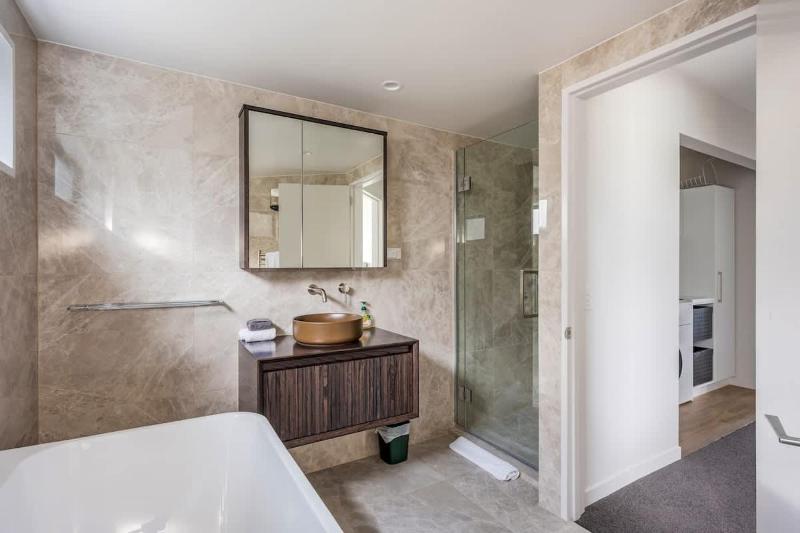 Earnslaw Terrace Luxury Villa-Hot Tub & Lake Views - image 42
