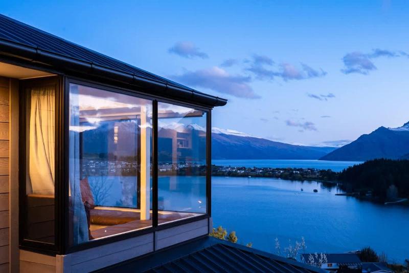 Earnslaw Terrace Luxury Villa-Hot Tub & Lake Views - image 22