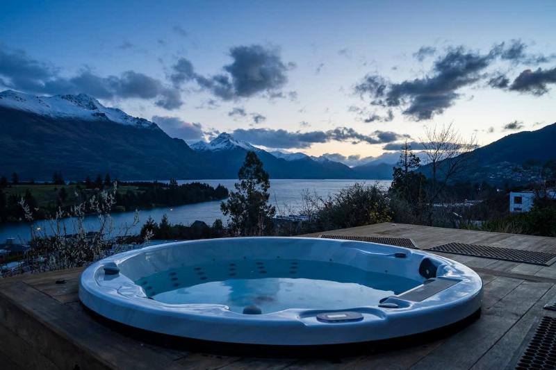 Earnslaw Terrace Luxury Villa-Hot Tub & Lake Views - image 37