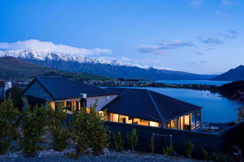 Earnslaw Terrace Luxury Villa-Hot Tub & Lake Views - image 43
