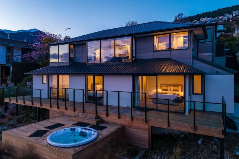 Earnslaw Terrace Luxury Villa-Hot Tub & Lake Views - image 29