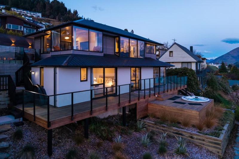 Earnslaw Terrace Luxury Villa-Hot Tub & Lake Views - image 33