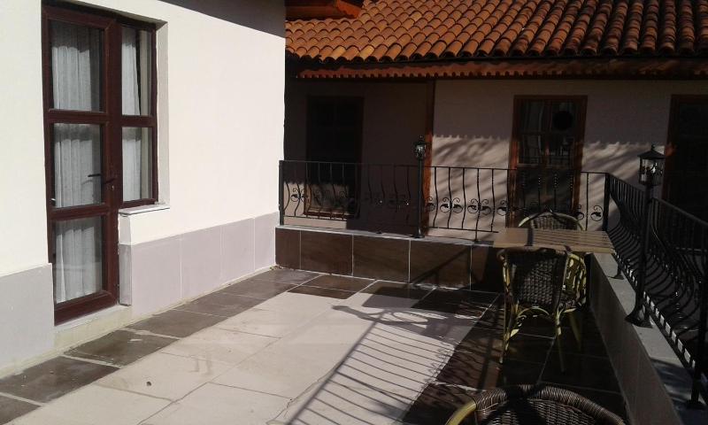 Deluxe Double Room with Balcony image 3