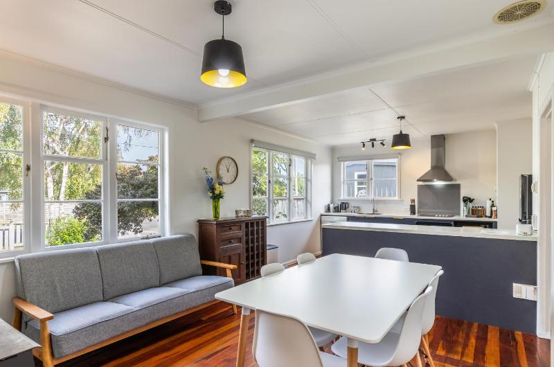 Central Taupo Getaway by Aotearoa Escapes - image 19