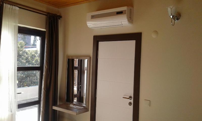 Deluxe Double Room with Balcony image 4