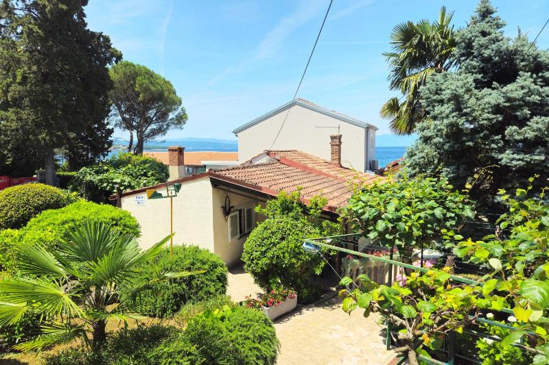 Beach House Astrid Malinska - Happy Rentals - image 14