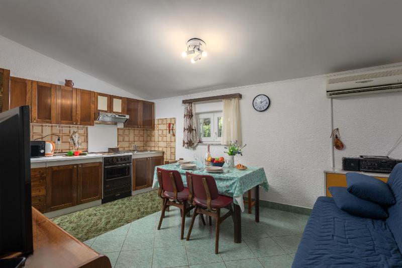 Beach House Astrid Malinska - Happy Rentals - image 11