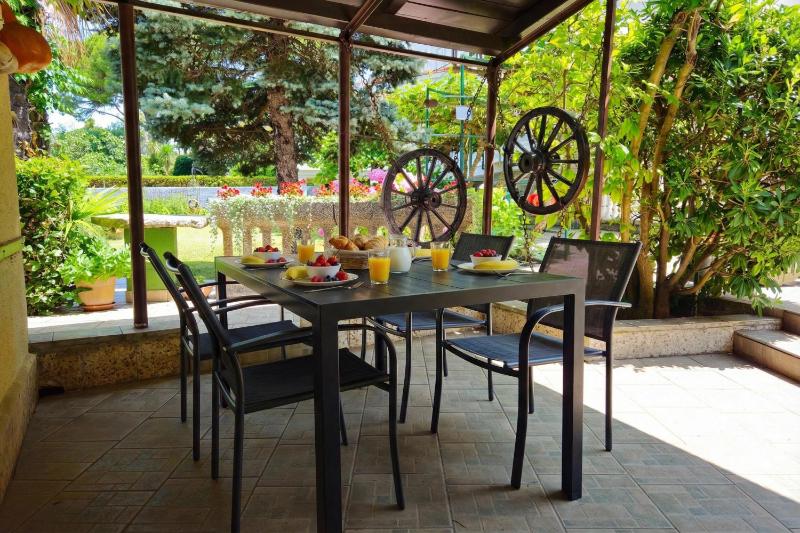 Beach House Astrid Malinska - Happy Rentals - image 21
