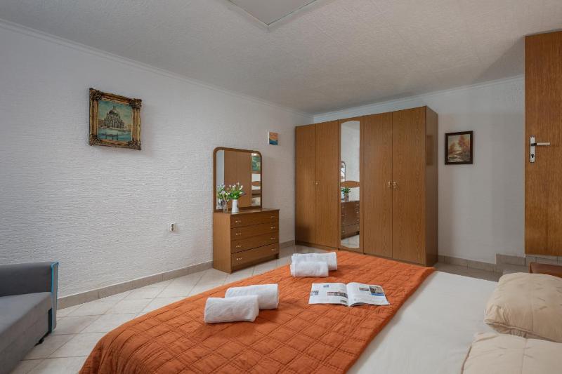 Beach House Astrid Malinska - Happy Rentals - image 15