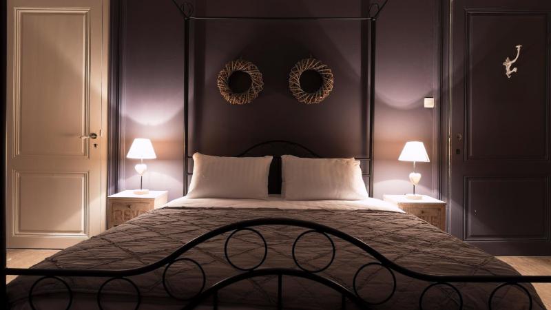 Deluxe Double Room image 2