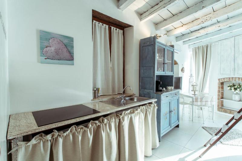 Studio with Balcony image 4