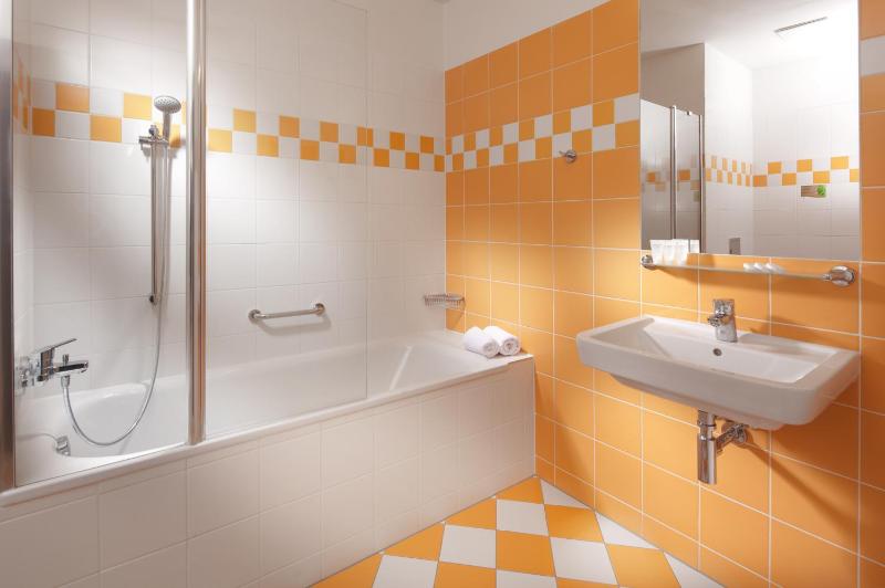 Double Room image 4