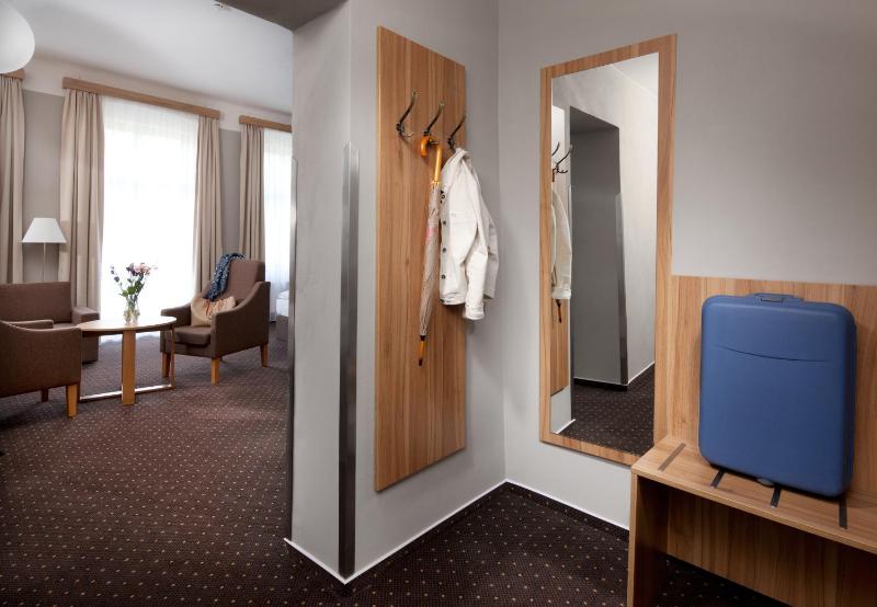 Standard Twin Room image 1