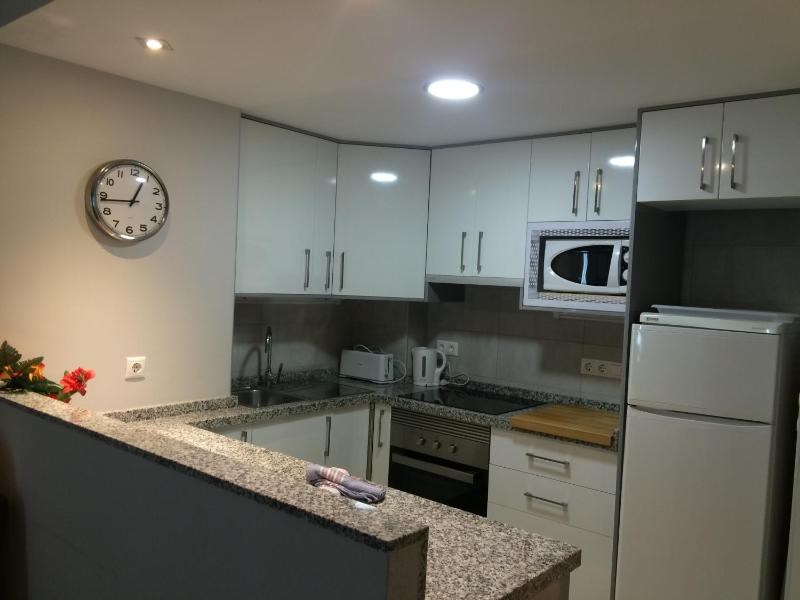 One-Bedroom Apartment with Sea View image 3