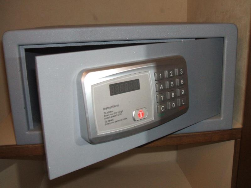 Double Room with Balcony and Partial Sea View image 2