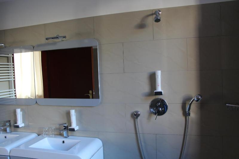 Quintuple Room image 3