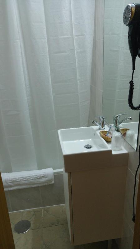 Twin Room image 2
