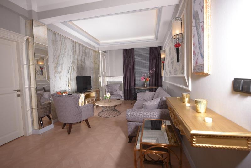 King Suite with Sea View image 2