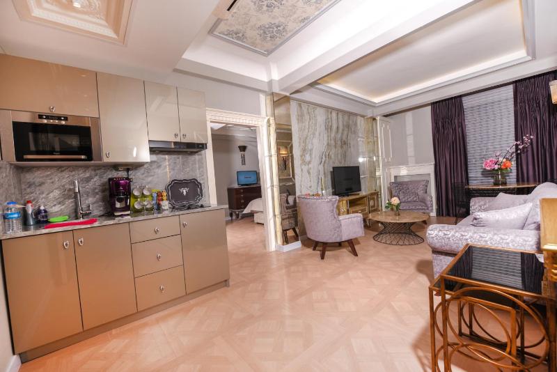 King Suite with Sea View image 3