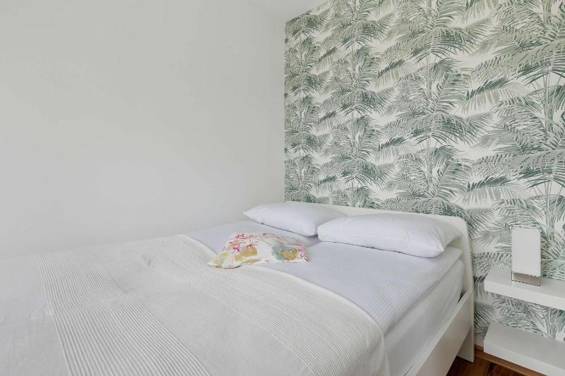 Nowoczesny Apartament przy Klifie Redłowskim w Gdyni by Noclegi Renters - image 13