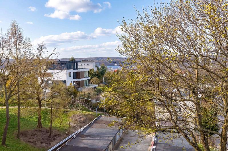 Nowoczesny Apartament przy Klifie Redłowskim w Gdyni by Noclegi Renters - image 5