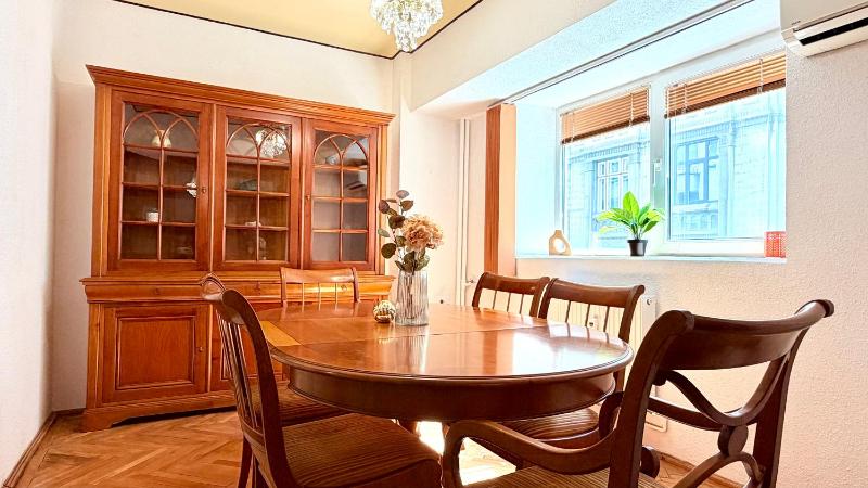 Timeless Stay - Stylish 2BR near Unirii & Cathedral - image 8