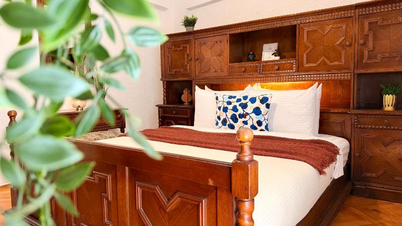 Timeless Stay - Stylish 2BR near Unirii & Cathedral - image 11