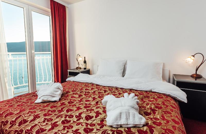 Superior Double Room with Sea View image 4