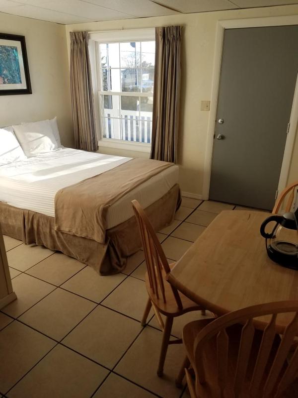 Queen Room with Two Queen Beds Second Floor image 3