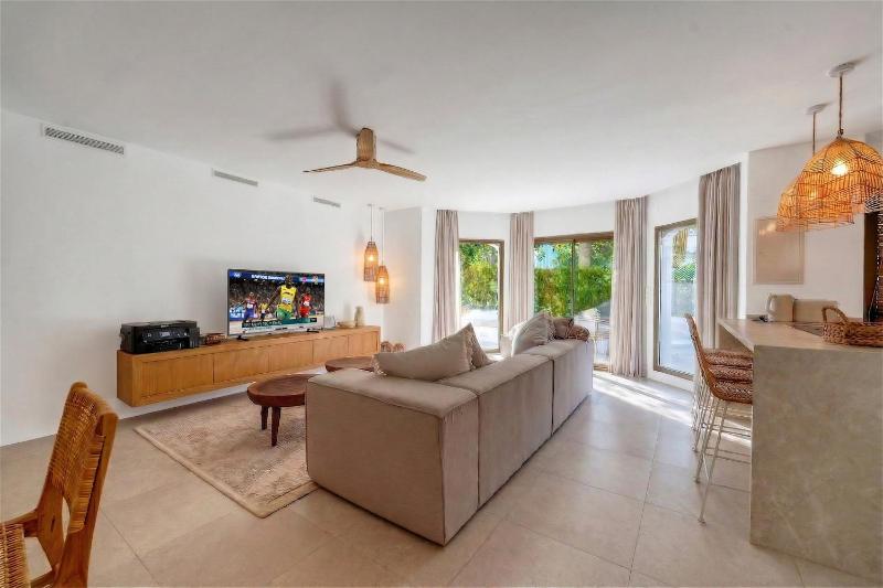 2047 Bright apartment in Golden Beach - image 12