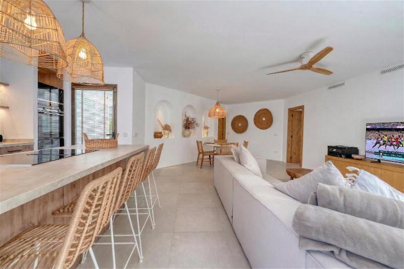 2047 Bright apartment in Golden Beach - image 16
