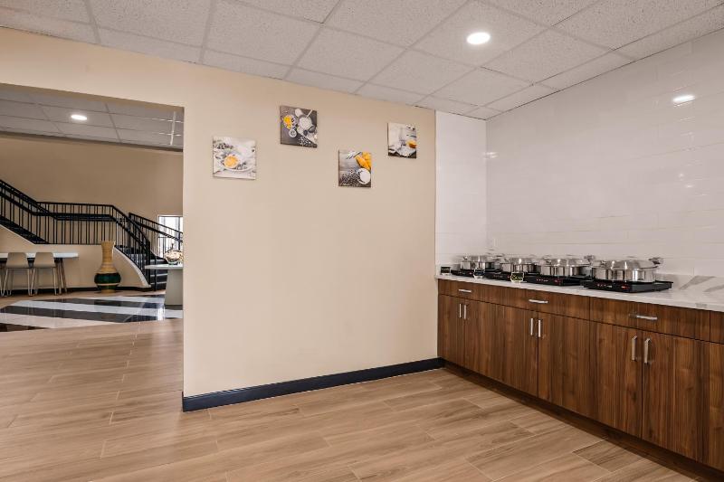 B&B HOTEL Jacksonville Airport - Newly Renovated! - image 29