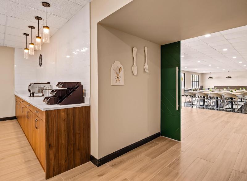 B&B HOTEL Jacksonville Airport - Newly Renovated! - image 14