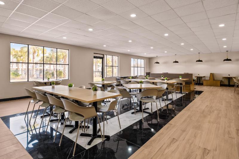 B&B HOTEL Jacksonville Airport - Newly Renovated! - image 13