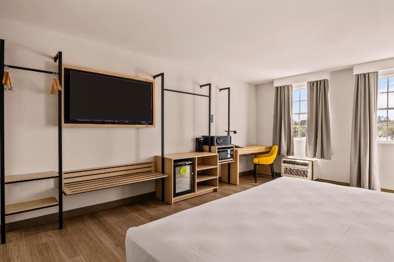 B&B HOTEL Jacksonville Airport - Newly Renovated! - image 27