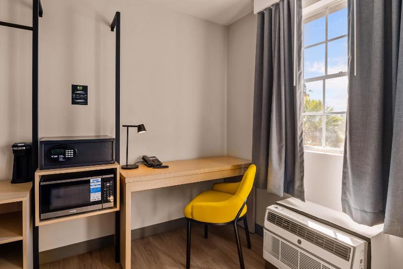 B&B HOTEL Jacksonville Airport - Newly Renovated! - image 31