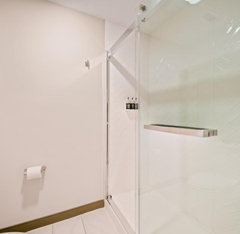 B&B HOTEL Jacksonville Airport - Newly Renovated! - image 2